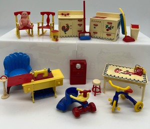 lot 149 image: Miniature Dollhouse Furniture - RENWAL Assortment