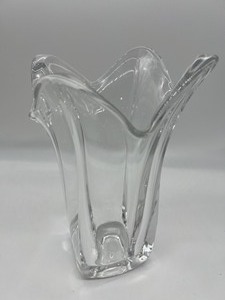 lot 152 image: Art Glass Clear Vase