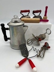 lot 161 image: Vintage Miniature Dolls Toy Kitchen Gadgets