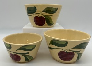 lot 190 image: Vintage Apple Watts Ware Mixing Bowls 6, 7, 8