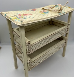 lot 198 image: Vintage Doll Wicker Changing Station