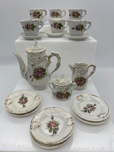 lot 218 image: Vintage Dollhouse Tea Set