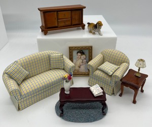 lot 220 image: Assorted Vintage Doll House Furniture