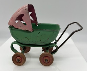 lot 222 image: Vintage 1930s Wyandotte Toy Baby Carriage Pram - Light Green