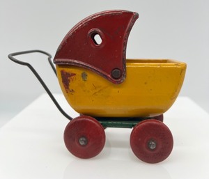 lot 224 image: Vintage 1930s Wyandotte Toy Baby Carriage Pram - Yellow & Red