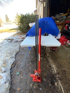 lot 8 image: 48 Farm Jack - Model #06530