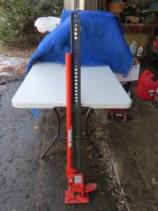 lot 7 image: 48 Farm Jack - Model 06530