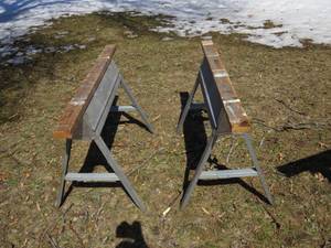 lot 21 image: 2 Piece Set of Collapsible Saw Horses