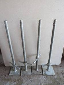 lot 32 image: Set of 4 Scaffolding Leveling Jacks