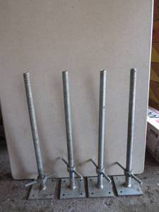 lot 34 image: Set of 4 Scaffolding Leveling Jacks