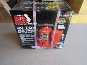 lot 57 image: Torin Big Red 20 Ton AirHydraulic Bottle Jack