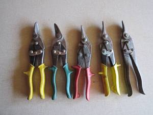 lot 61 image: 5 Piece lot of Tin Snips