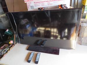 lot 85 image: 40 Samsung Flat Screen Tv with Remotes