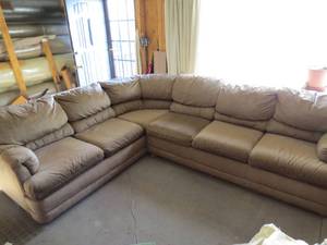 lot 87 image: Two Piece Sectional Couch