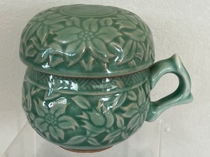 lot 37 image: Meal Asian Teapot, Teacup with Strainer and Old Willow Teacup