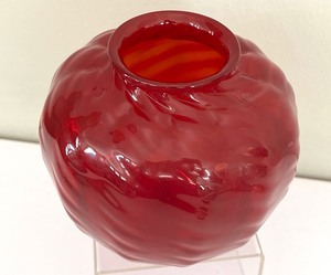 lot 12 image: Craig Campbell Hand Blown Glass Vase