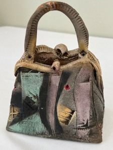 lot 31 image: Artisan Pottery Piece by Susan Warner in the Form of a Whimsical Handbag