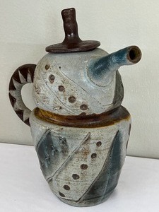 lot 38 image: Artisan Created Pottery Teapot