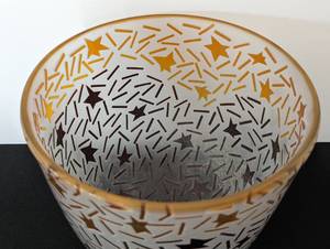 lot 43 image: Engebretson & Nielsen Etched Art Glass Bowl