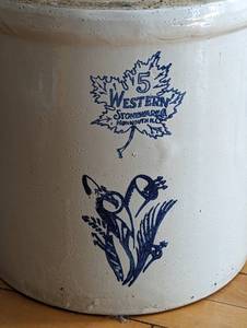 lot 52 image: Western 5 Gallon Stoneware Lily Crock