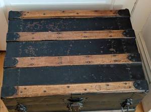 lot 22 image: Antique Wood Steamer Trunk