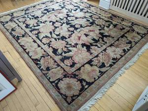 lot 40A image: Decorative Floral Area Rug