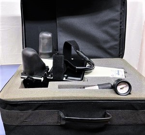 lot 1 image: MSRP $600 SAUNDERS CERVICAL HOMETRAC DELUXE PNEUMATIC SYSTEM HOME NECK TRACTION DEVICE WCASE - GREAT WORKING CONDITION