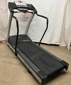 lot 20 image: WOW MSRP $8000 SPORTSART FITNESS 6300 COMMERCIAL HIGH PERFORMANCE TREADMILL WPOWER INCLINE,&nbspPersonal CardioAdvisor, 3 preset programs, Quick Start & MORE - 400LB WEIGHT CAPACITY - EXCELLENT WORKING CONDITION