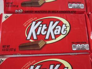 lot 210 image: (B-3) 10 XL Kit Kat Candy Bars Past...
