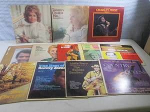 lot 260 image: (F-2) Assorted Vintage Country Reco...
