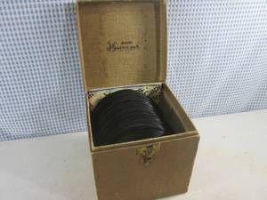 lot 275 image: (BS) Vintage 45 Records in Amfile P...