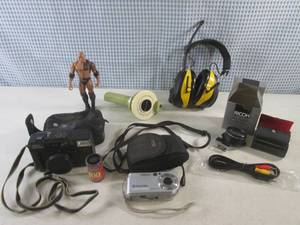 lot 299 image: (EW7) 3M Tekk Radio Headphones That...