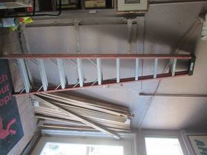 lot 322 image: (FD) 10 Foot Keller Fiberglass Ladd...