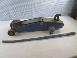 lot 327 image: (G-1) Floor Jack Unknown Capacity L...