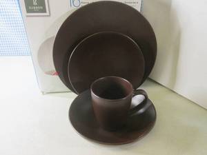 lot 25 image: (F-2) Lot of 4 16pc Dinnerware Sets...