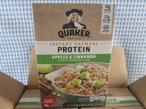 lot 46 image: (C-1) Case 6 Boxes Quaker Apples & ...