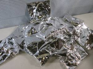lot 58 image: (C-2) 20 4oz Pouches Cumberland Far...