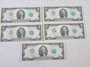 lot 132 image: (CNTR) 5 - $2 Bills in Sequential O...