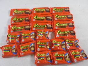 lot 185 image: (C-3) 10 each Reeses Peanut Butter ...