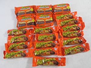 lot 193 image: (C-3) 20 Reeses 15 Outrageous and 5...
