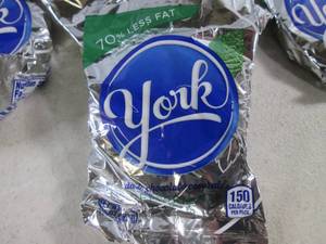lot 194 image: (C-3) 20 York Peppermint Patties Pa...