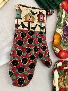 Kitchen Towels and Oven Mitts