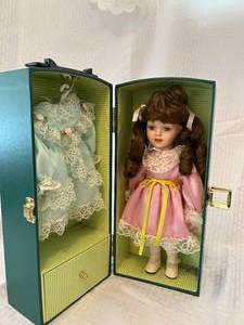 4 Dolls - Wyndham Lane, Barbara Lee