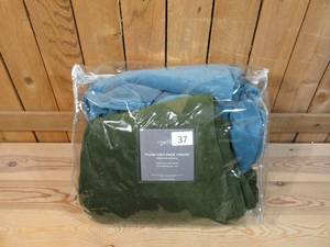 lot 37 image: Cozelle Plush Two Pack Throw - Green & Blue