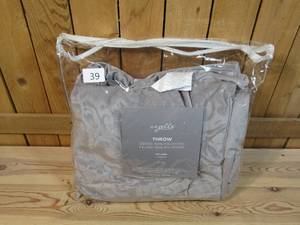 lot 39 image: Cozelle 50 x 60 Micromink Embossed Decorative Throw - Gray
