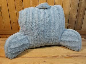 lot 41 image: Blue Reading Pillow