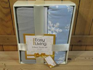 lot 18 image: Martex Easy Living - 2 Pack Throw Set