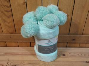 lot 15 image: Comfort Bay - Pom Pom Throw - Mint Green