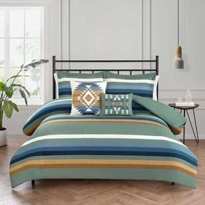 lot 9 image: Pendleton Great Lakes 5-piece Comforter Set - KING