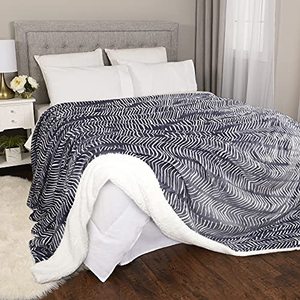 lot 14 image: LIFE COMFORT Plush Polyester Blanket 90x90 Super Soft All Season Premium Luxury